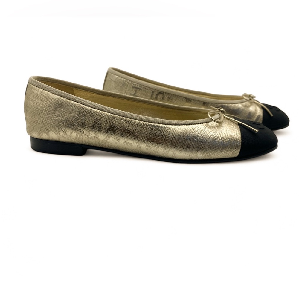 CHANEL Metallic Gold and Black Flats - Picture 3 of 13
